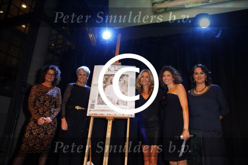 Amsterdam 11 december 2014
Presentatie van het nieuwe tijdschrift en platform van Wendy v Dijk.
Prinses Laurentien onthult het eerste exemplaar.