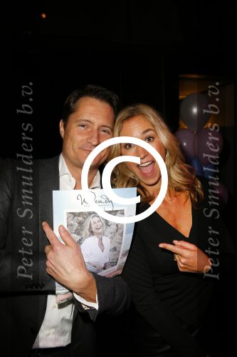Amsterdam 11 december 2014
Presentatie van het nieuwe tijdschrift en platform van Wendy v Dijk.
Prinses Laurentien onthult het eerste exemplaar.
Wendy met Bert Habets