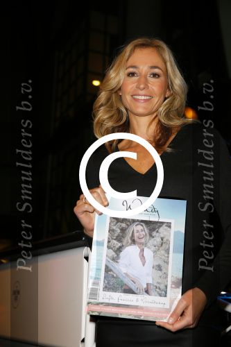 Amsterdam 11 december 2014
Presentatie van het nieuwe tijdschrift en platform van Wendy v Dijk.
Prinses Laurentien onthult het eerste exemplaar.