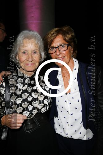 Amsterdam 11 december 2014
Presentatie van het nieuwe tijdschrift en platform van Wendy v Dijk.
Prinses Laurentien onthult het eerste exemplaar. Moeder Wendy en Erland