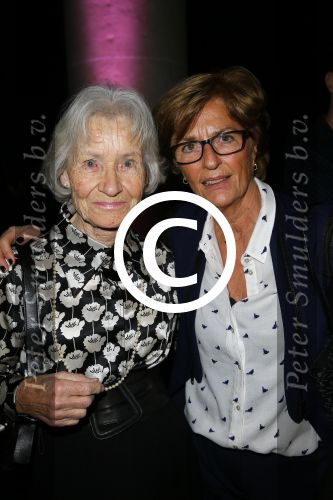 Amsterdam 11 december 2014
Presentatie van het nieuwe tijdschrift en platform van Wendy v Dijk.
Prinses Laurentien onthult het eerste exemplaar. Moeder Wendy en Erland