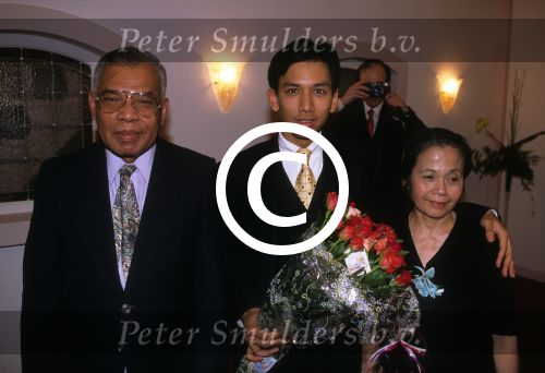 31 Maart 1998 Wibi Soerjadi met zijn vader en moeder
