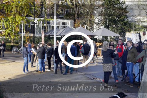 AMSTERDAM 17 november 2014 
 (VLNR) Martine Sandifort, Carolina Dijkhuizen, Viktor Brand, Rik van de Westelaken, Marlijn Weerdenburg, Evelien Bosch, Ajouad El Miloudi, Pieter Derks, Chris Zegers en presentator Art Rooijakkers tijdens de perspresentatie van de kandidaten van het 15de seizoen van Wie is de Mol