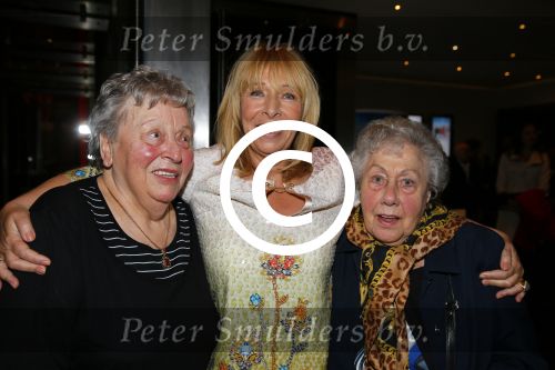 Amsterdam 1 december 2014
Premiere Gooische vrouwen 2 in het nieuwe de la mar met in de hoofdrollen Linda de Mol Lies Visschedijk Tjitske Reijdinga en Susan Visser. Will Koopman met man en moeder