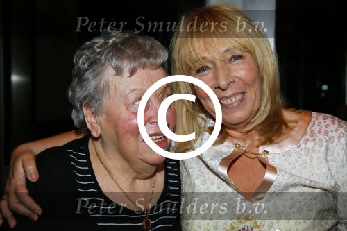 Amsterdam 1 december 2014
Premiere Gooische vrouwen 2 in het nieuwe de la mar met in de hoofdrollen Linda de Mol Lies Visschedijk Tjitske Reijdinga en Susan Visser. Will Koopman met man en moeder