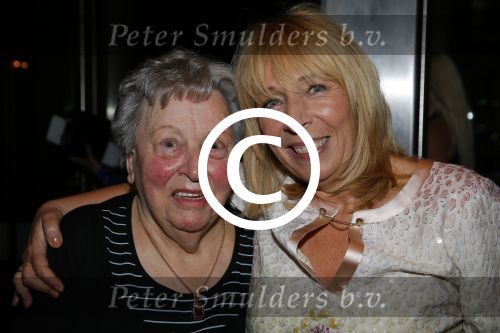 Amsterdam 1 december 2014
Premiere Gooische vrouwen 2 in het nieuwe de la mar met in de hoofdrollen Linda de Mol Lies Visschedijk Tjitske Reijdinga en Susan Visser. Will Koopman met man en moeder