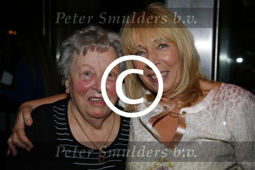 Amsterdam 1 december 2014
Premiere Gooische vrouwen 2 in het nieuwe de la mar met in de hoofdrollen Linda de Mol Lies Visschedijk Tjitske Reijdinga en Susan Visser. Will Koopman met man en moeder