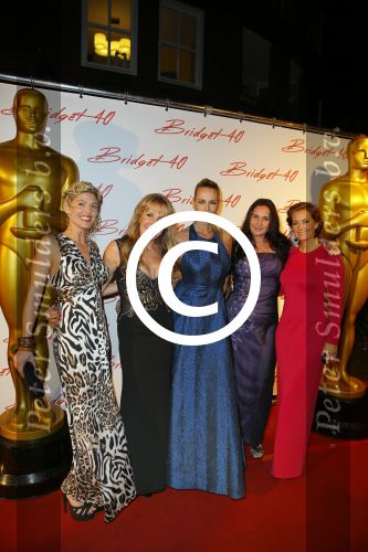 Amsterdam 15 november 2014
Bridget Maasland viert met haar familie en vrienden haar 40e verjaardag en het thema is The Oscars. Xenia Kasper Monique Mathijssen en andere vriendinnen