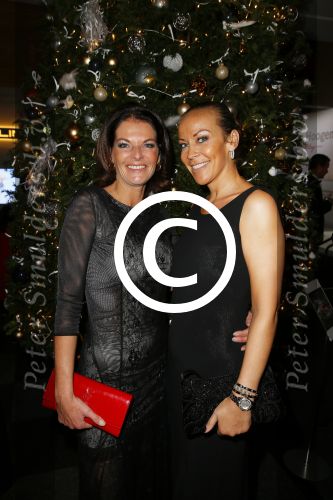 Amsterdam 11 december 2014
Luxery fair vip avond in de RAI. Yvette Rommy met een vriendin