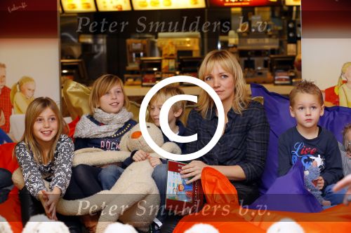 Amsterdam 9 december 2014
Yvon Jaspers gaat voorlezen bij Mc Donalds ivm start van een aktie voor het Ronald Mc Donald huis.