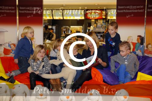 Amsterdam 9 december 2014
Yvon Jaspers gaat voorlezen bij Mc Donalds ivm start van een aktie voor het Ronald Mc Donald huis.