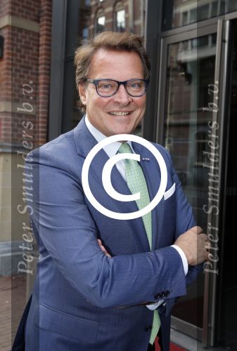 Amsterdam 23 november 2015 
Irene v d Laar stapt uit taxi.5 jaar nieuwe de la mar en 15 jaar de joop en Janine v d Ende foundation. Albert Verlinde