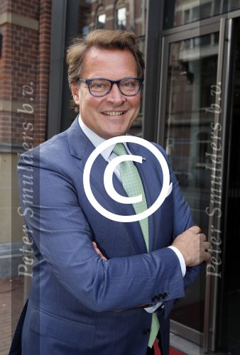 Amsterdam 23 november 2015 
Irene v d Laar stapt uit taxi.5 jaar nieuwe de la mar en 15 jaar de joop en Janine v d Ende foundation. Albert Verlinde