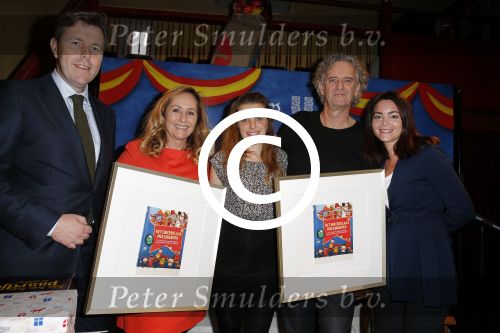 Amsterdam 20 november 2015
 Presentatie meezing sinterklaasboek van Angela Groothuizen. Kim Lian v d Meij