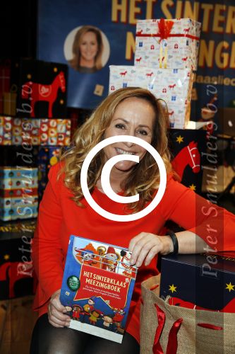 Amsterdam 20 november 2015 Presentatie meezing sinterklaasboek van Angela Groothuizen.