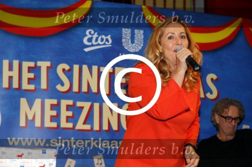 Amsterdam 20 november 2015 Presentatie meezing sinterklaasboek van Angela Groothuizen.