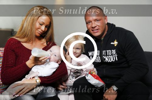 Den Haag, 23 November 2015
Barbie Samantha v d Plas met haar man Michael v d Plas en hun twee kinderen