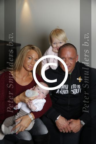 Den Haag, 23 November 2015
Barbie Samantha v d Plas met haar man Michael v d Plas en hun twee kinderen