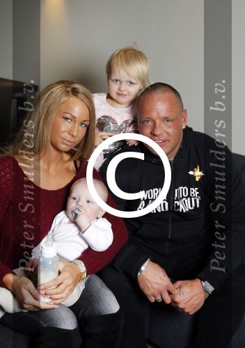 Den Haag, 23 November 2015
Barbie Samantha v d Plas met haar man Michael v d Plas en hun twee kinderen
