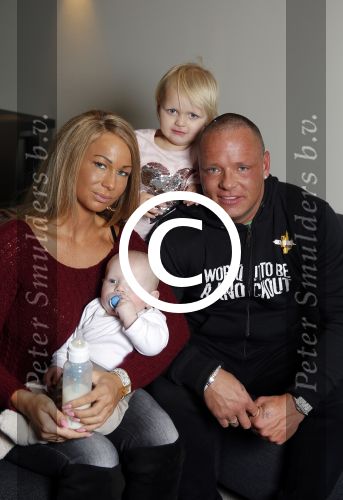 Den Haag, 23 November 2015
Barbie Samantha v d Plas met haar man Michael v d Plas en hun twee kinderen