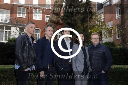 Amsterdam 20 november 2015 
Gigi Ravelle met haar vriend Roger Hodenius aan het winkelen.Presentatie cast Manneharten 2 met Daan Schuurmans, Barry Atsma, Jeroen Spitzenberger, Fabian Jansen en Mingus Dagelet.