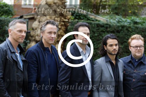 Amsterdam 20 november 2015 
Gigi Ravelle met haar vriend Roger Hodenius aan het winkelen.Presentatie cast Manneharten 2 met Daan Schuurmans, Barry Atsma, Jeroen Spitzenberger, Fabian Jansen en Mingus Dagelet.