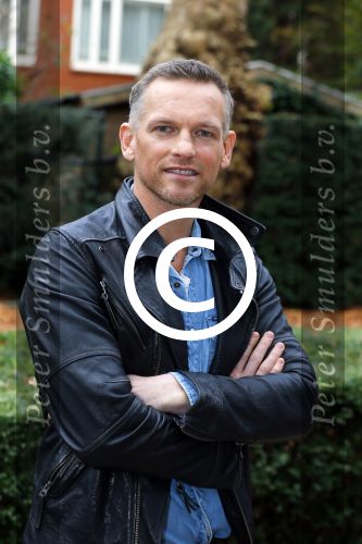 Amsterdam 20 november 2015 
Gigi Ravelle met haar vriend Roger Hodenius aan het winkelen.Presentatie cast Manneharten 2 met Daan Schuurmans, Barry Atsma, Jeroen Spitzenberger, Fabian Jansen en Mingus Dagelet.