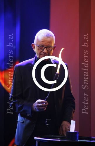 Aalsmeer 20 november 2015
Sabia Boulahrouz zwanger in het programma Mindmasters van SBS6.
Mindmasters Live, Uri Geller, Walter Rolfo, Patty Brard  Wolter Kroes Jochem v Gelder Peter R de Vries Boer geile Geert Monique Smit Patty Brard Kay nambiar en K# Lisa Michels. Kim LIan v d Meij presenteert het in studio Aalsmeer.