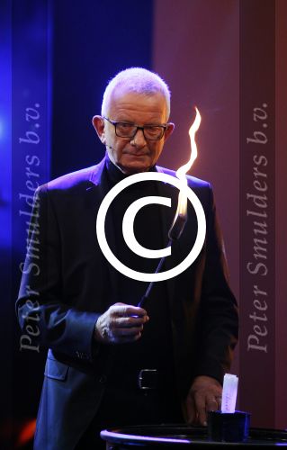 Aalsmeer 20 november 2015
Sabia Boulahrouz zwanger in het programma Mindmasters van SBS6.
Mindmasters Live, Uri Geller, Walter Rolfo, Patty Brard  Wolter Kroes Jochem v Gelder Peter R de Vries Boer geile Geert Monique Smit Patty Brard Kay nambiar en K# Lisa Michels. Kim LIan v d Meij presenteert het in studio Aalsmeer.