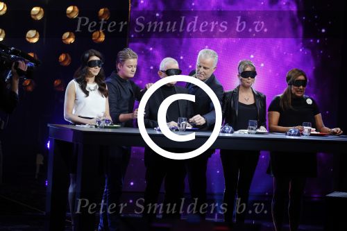 Aalsmeer 20 november 2015
Sabia Boulahrouz zwanger in het programma Mindmasters van SBS6.
Mindmasters Live, Uri Geller, Walter Rolfo, Patty Brard  Wolter Kroes Jochem v Gelder Peter R de Vries Boer geile Geert Monique Smit Patty Brard Kay nambiar en K# Lisa Michels. Kim LIan v d Meij presenteert het in studio Aalsmeer.