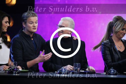 Aalsmeer 20 november 2015
Sabia Boulahrouz zwanger in het programma Mindmasters van SBS6.
Mindmasters Live, Uri Geller, Walter Rolfo, Patty Brard  Wolter Kroes Jochem v Gelder Peter R de Vries Boer geile Geert Monique Smit Patty Brard Kay nambiar en K# Lisa Michels. Kim LIan v d Meij presenteert het in studio Aalsmeer.