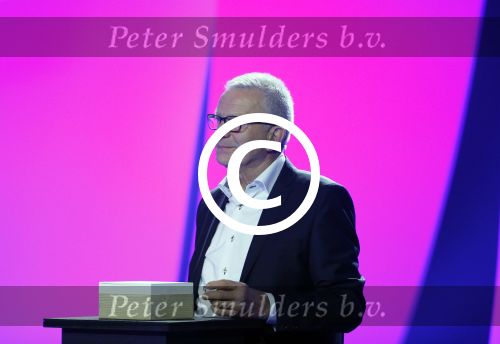 Aalsmeer 27 november 20152e en laatste aflevering van sbs6 programma mindmasters met oa Peter R de Vries Sabia Boulahrouz Patty Brard Patricia Paay Boer Geert en Maarten v d Weijden. Kim Lian v d Meij presenteert het programma. Wegens tegenvallende kijkcijfers werd het programma na twee afleveringen van de tv gehaald. sabia haar drie kinderen Katharina Amaya en Daamin waren aanwezig met de tante (aupair) van Sabia