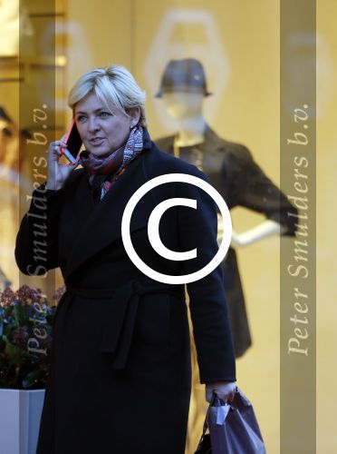 Amsterdam 25 november 2015 
Caroline Tensen doet boodschappen op de pc hooftstraat