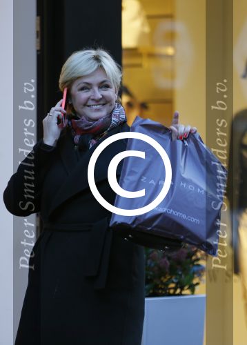 Amsterdam 25 november 2015 
Caroline Tensen doet boodschappen op de pc hooftstraat