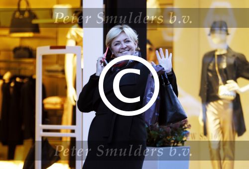 Amsterdam 25 november 2015 
Caroline Tensen doet boodschappen op de pc hooftstraat