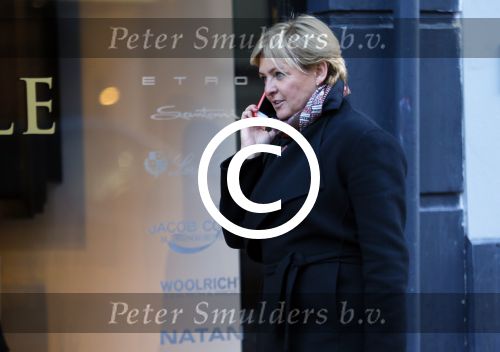 Amsterdam 25 november 2015 
Caroline Tensen doet boodschappen op de pc hooftstraat