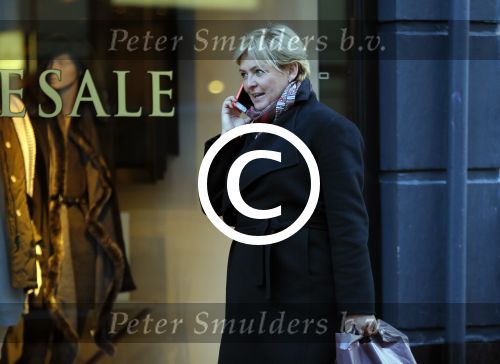 Amsterdam 25 november 2015 
Caroline Tensen doet boodschappen op de pc hooftstraat