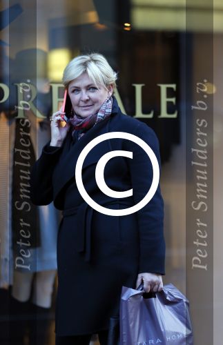 Amsterdam 25 november 2015 
Caroline Tensen doet boodschappen op de pc hooftstraat