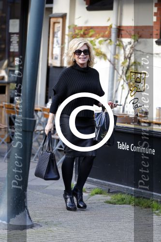 Amsterdam 13 november 2015 
Connie Breukhoven bellend op straat.