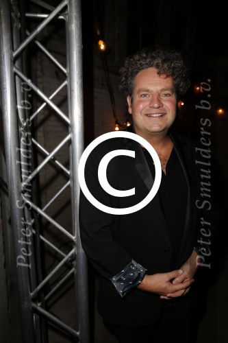 Halfweg 19 november 2015
presentatie SBS6 in sugar city. 
Dirk Zeelenberg