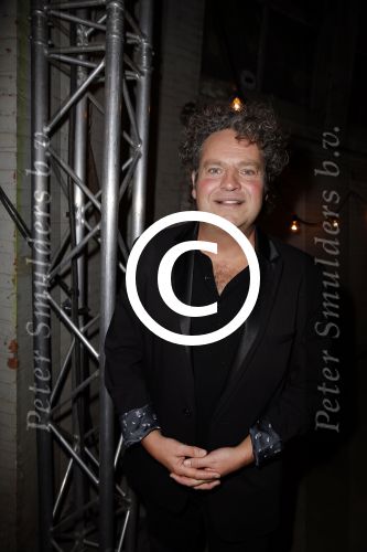 Halfweg 19 november 2015
presentatie SBS6 in sugar city. 
Dirk Zeelenberg