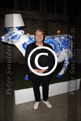 Halfweg 19 november 2015
presentatie SBS6 in sugar city. 
Dirk Zeelenberg