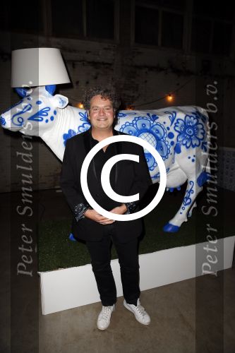 Halfweg 19 november 2015
presentatie SBS6 in sugar city. 
Dirk Zeelenberg