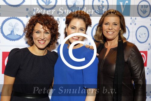 Halfweg 19 november 2015
presentatie SBS6 in sugar city.
Mirella v Markus Evelien de Bruijn en Selma v Dijk