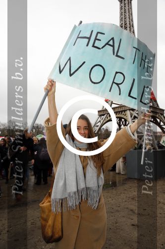 Amsterdam 29 november 2015
 Demonstratie voor behoud van de aarde op het museumplein. Dolf Jansen praat het geheel aan elkaar. Froukje Jansen