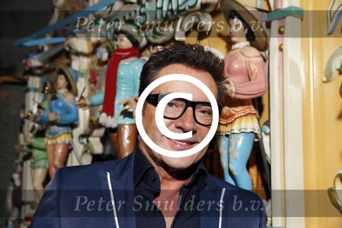 Halfweg 19 november 2015
presentatie SBS6 in sugar city. 
Gerard Joling