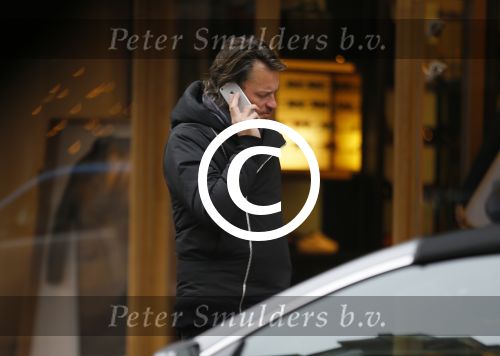 Amsterdam 20 november 2015 
Gigi Ravelli met haar vriend Roger Hodenius aan het winkelen.