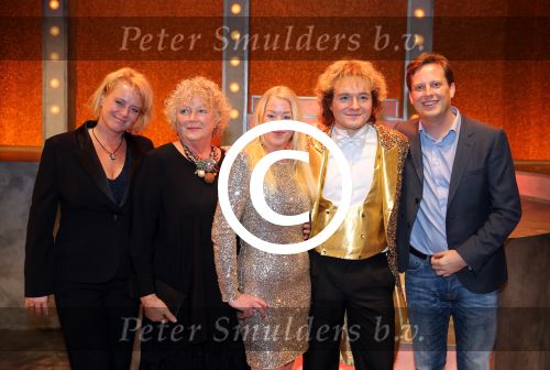 Haarlem 29 november 2015
Premiere Willem Ruis in de schouwburg van Haarlem.
Eva Ruis, Ineke  Mulder (ex Willem Ruis), Suus Ruis en Nicolas Ruis na afloop van de premiere van Willem Ruis, de show . Cast bestaat uit Xander v Vledder Maaike Widdershoven Johnny Kraaykamp en  Rob v d Meeberg .