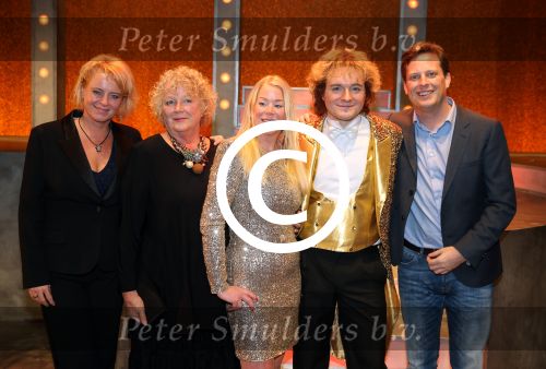 Haarlem 29 november 2015
Premiere Willem Ruis in de schouwburg van Haarlem.
Eva Ruis, Ineke  Mulder (ex Willem Ruis), Suus Ruis en Nicolas Ruis na afloop van de premiere van Willem Ruis, de show . Cast bestaat uit Xander v Vledder Maaike Widdershoven Johnny Kraaykamp en  Rob v d Meeberg .