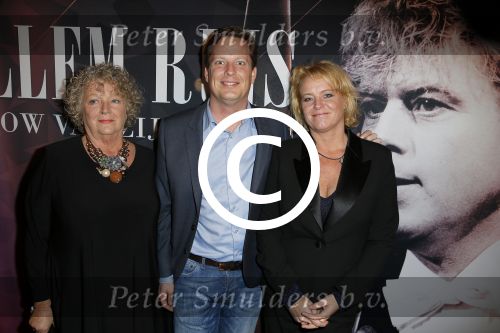 Haarlem 29 november 2015
Premiere Willem Ruis in de schouwburg van Haarlem.
Eva Ruis, Ineke Mulder (ex Willem Ruis), Suus Ruisen Nicolas Ruis
